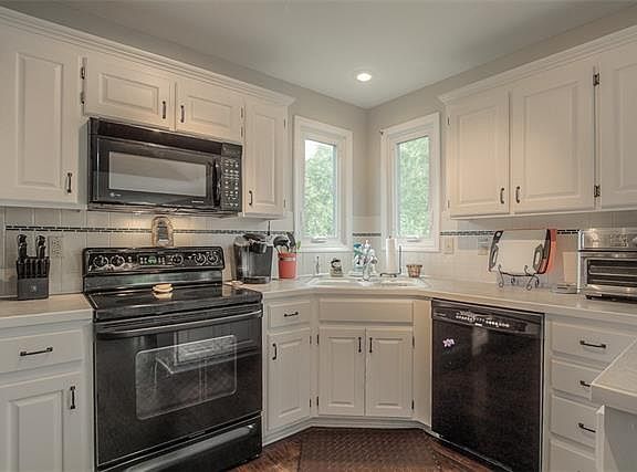 5th image of 12733 Benson St