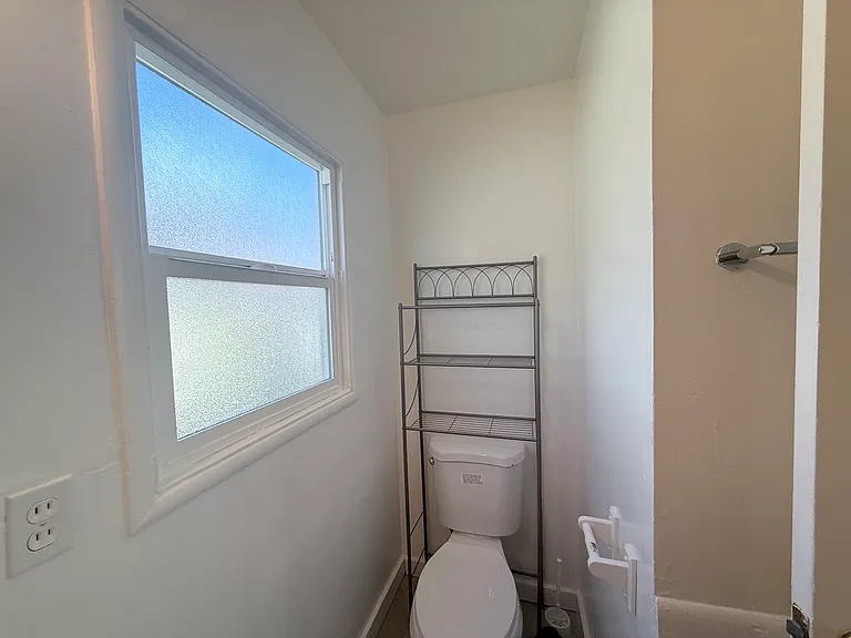 9006 A St — Photo 10