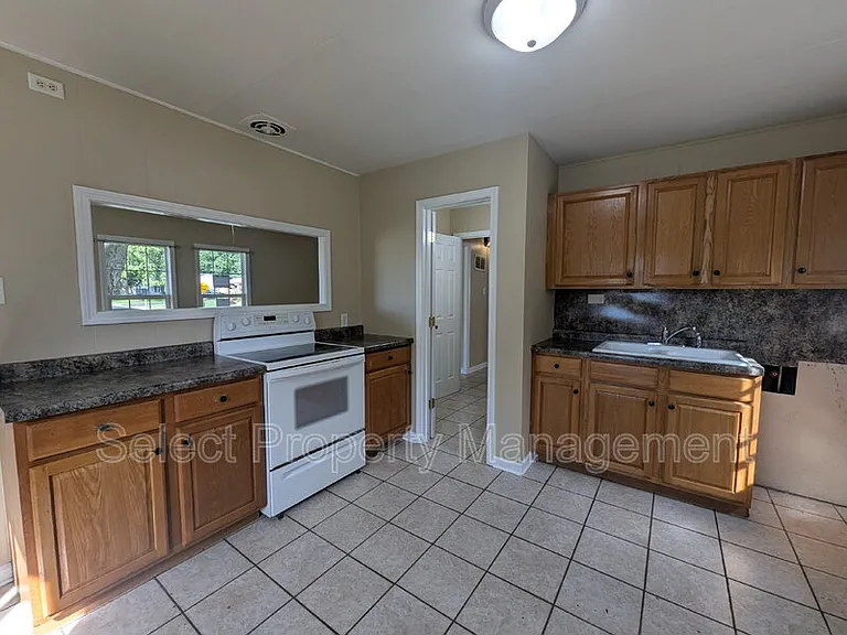 926 Houston Dr — Photo 6