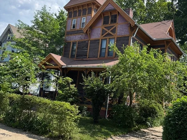 123 Buckingham St, Springfield, MA 01109