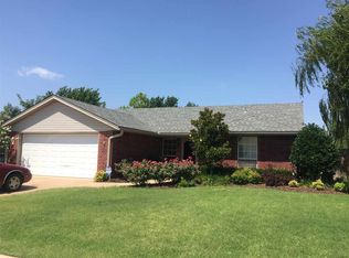 107 SE Churchill Way, Lawton, OK 73501
