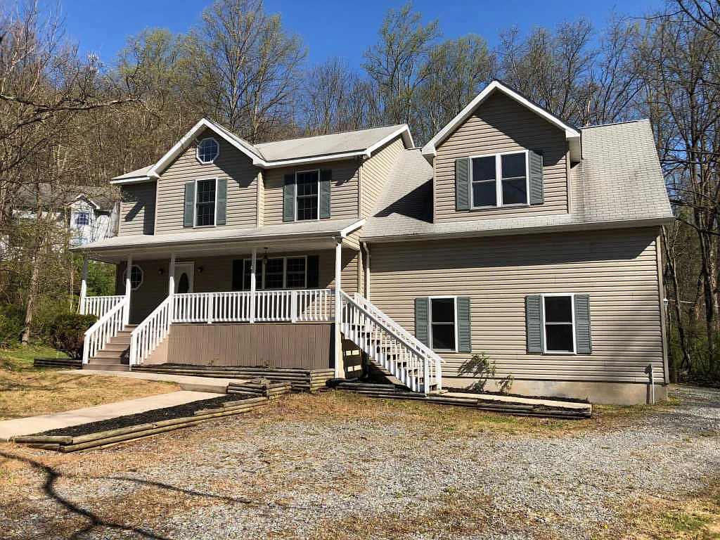132 Davis Ct photo 1