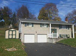 3 Nancy Dr, Jeannette, PA