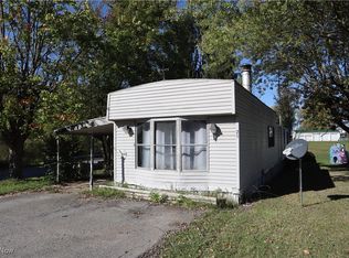 29 Thomas Dr, Middlefield, OH 44062