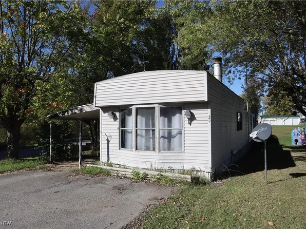 29 Thomas Dr, Middlefield, OH 44062