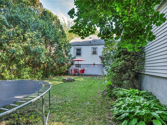 3rd image of 669 E Baird Ave