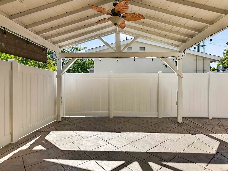8007 Louise Ave — Photo 22