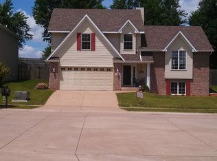 2022 W 57th St, Davenport, IA 52806
