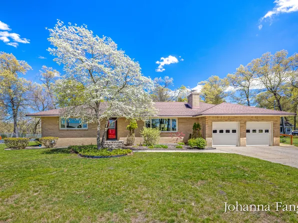 3160 Dorais Dr NE, Grand Rapids, MI 49525