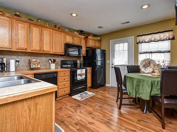 204 West South St-11
