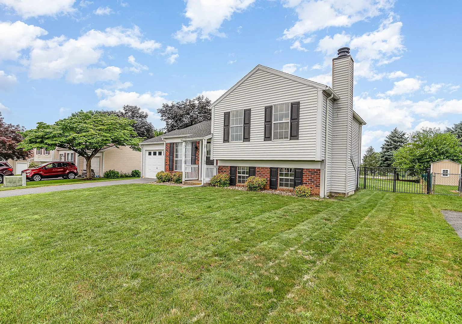 Single Family 3-Bedroom, 2-Bathroom Single Family Home Located in Cumberland Valley School Distri... — Photo 4