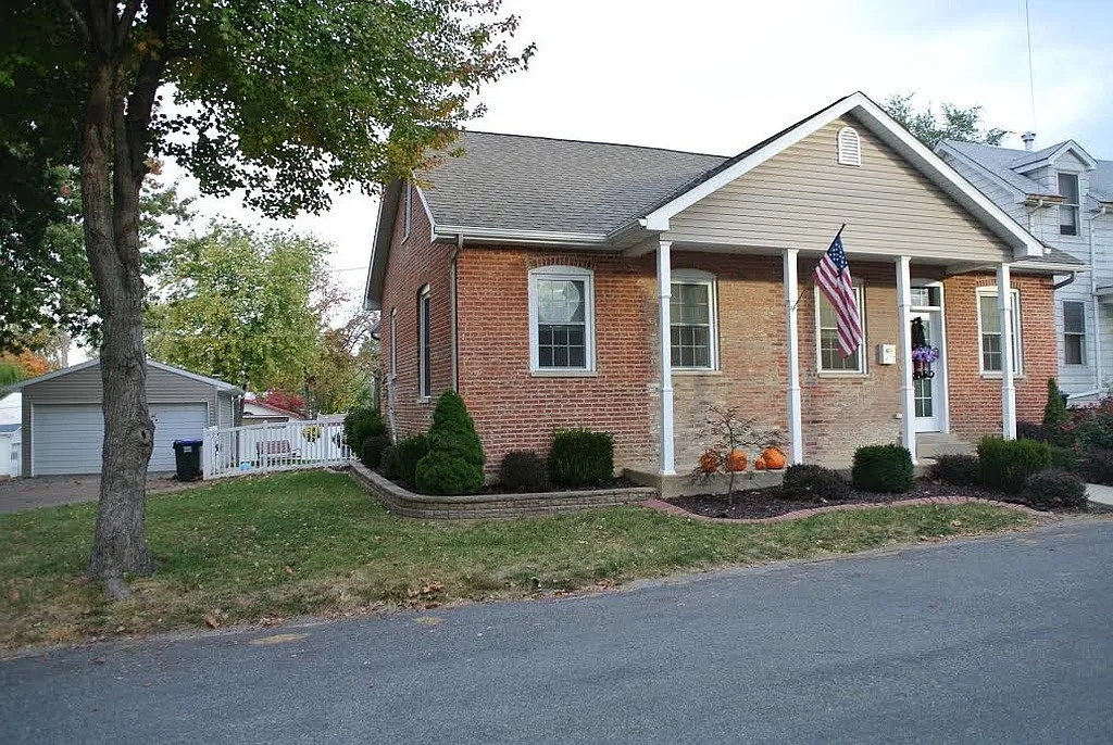 415 Schneider St photo 1