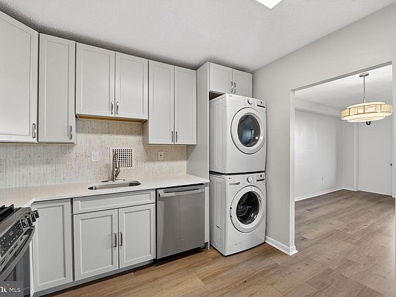 5th image of 3705 S George Mason Dr APT 710S