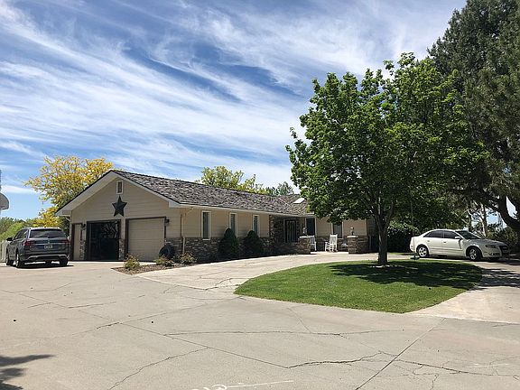 3rd image of 209 Woodridge Cir