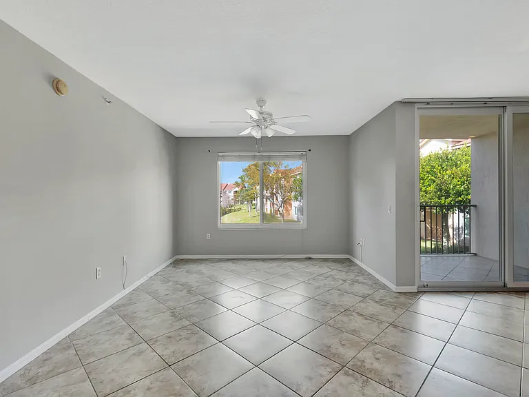 116 Villa Cir #116 — Photo 9