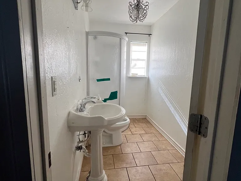 713 SW 49th St — Photo 16