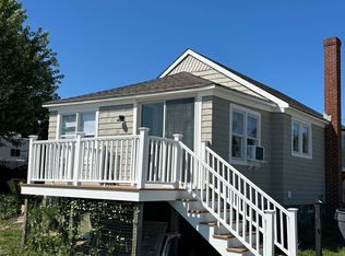 9 Sagamore Rd, Hampton Bays, NY 11946