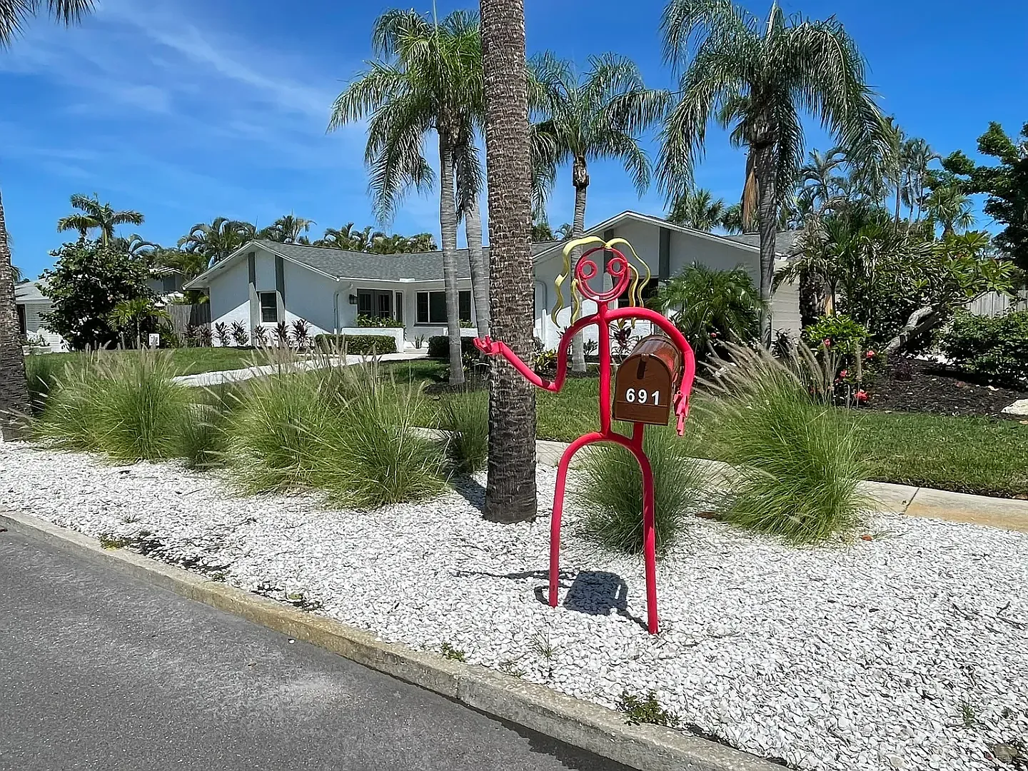 Luxury Annual Rental with Resort-Style Pool on Longboat Key — Photo 2