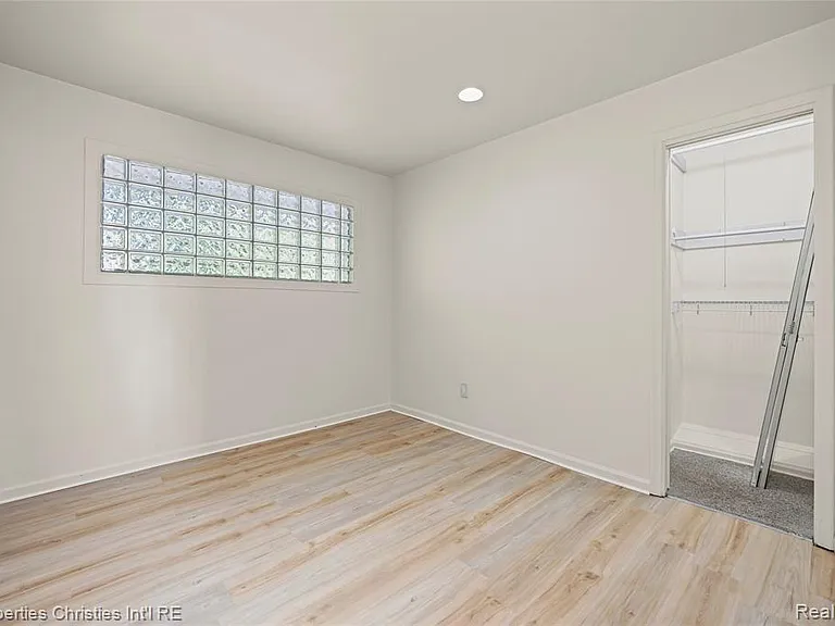6550 Inkster Rd — Photo 23