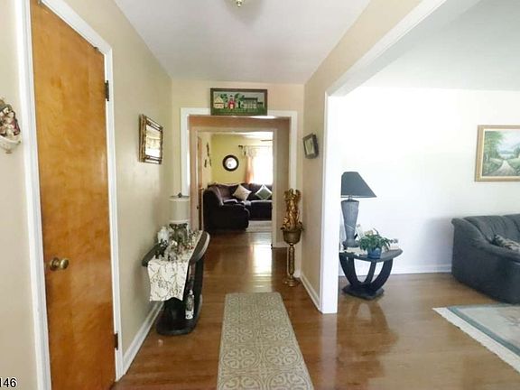 5th image of 114 Sussex Ave
