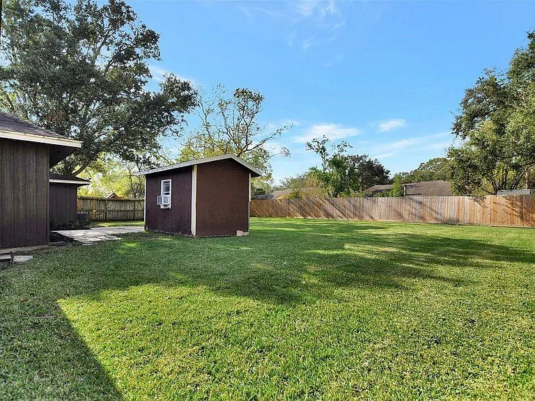 1311 Oak Hollow Dr — Photo 23
