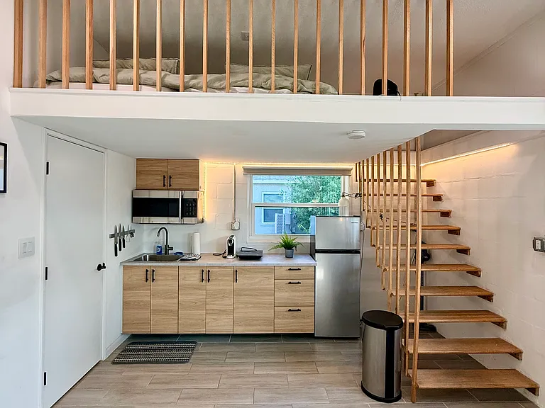 147 42nd Ave NE #3 — Photo 4