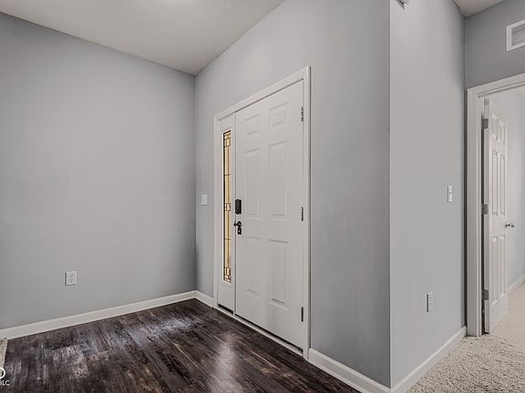 4th image of 2417 Creekland Dr