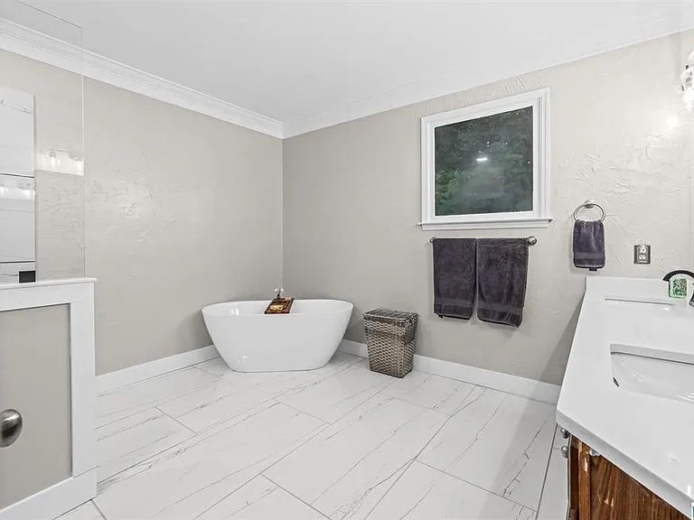 504 Hillock Trce — Photo 27