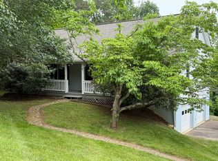 8 Terri Dr, Asheville, NC 28804