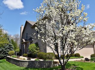 1036 Crestwood Cir, Saint Charles, IL 60175