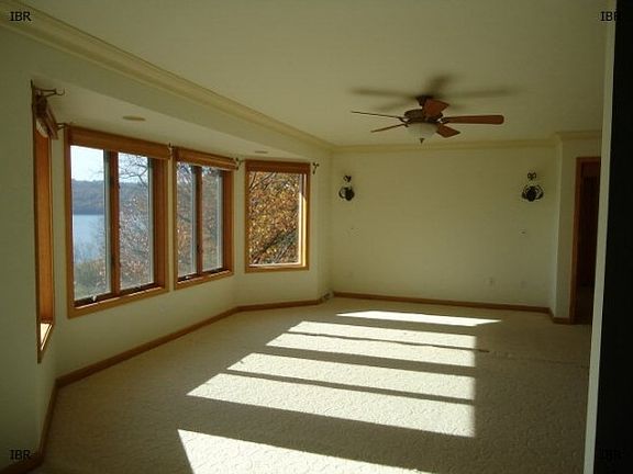 5th image of 1111 E Shore Dr
