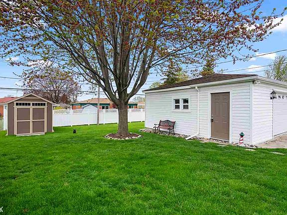 5th image of 27189 Shelbourne Dr