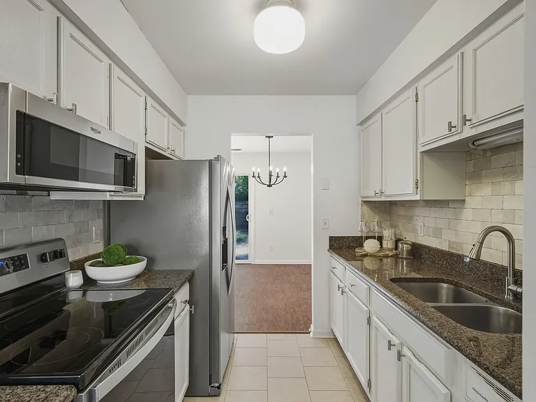 1077 Sardis Cove Dr — Photo 14