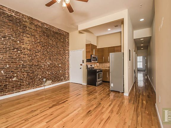 3rd image of 527 1/2 Manhattan Ave