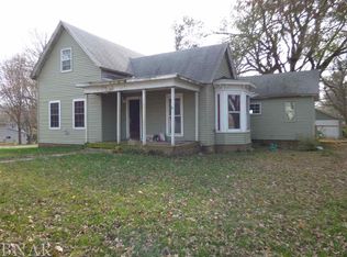 214 E Harrison St, Saybrook, IL 61770