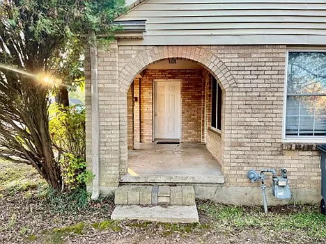 142 Oaklawn St — Photo 10