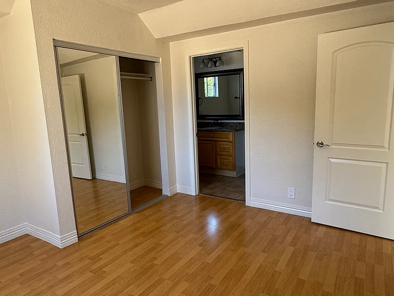 5766 Newcastle Ave — Photo 22