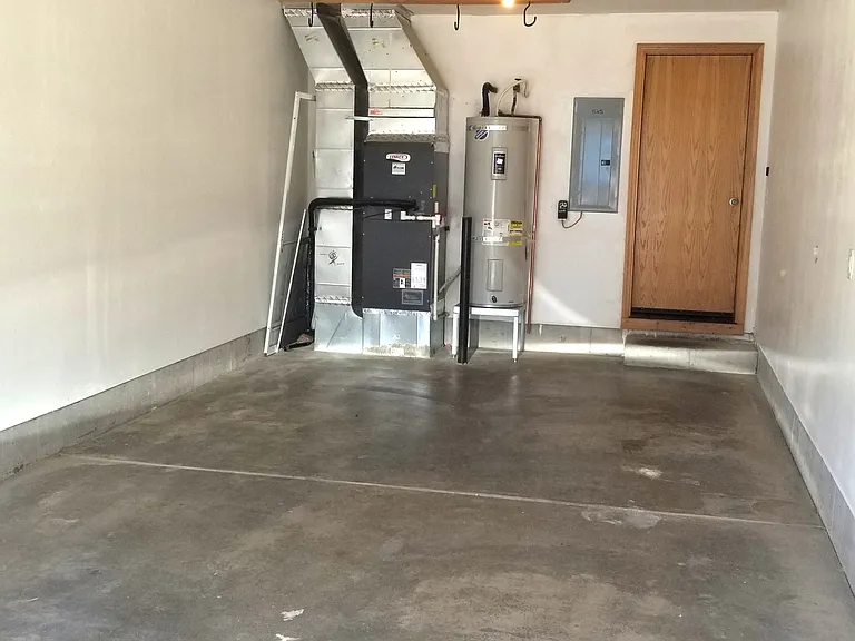 525 Helen St — Photo 2