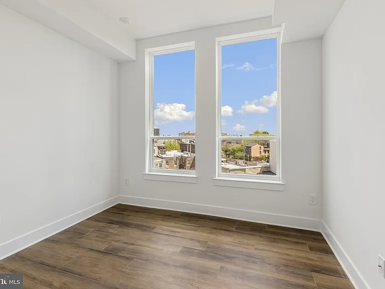 2214 N Front St #202 — Photo 15