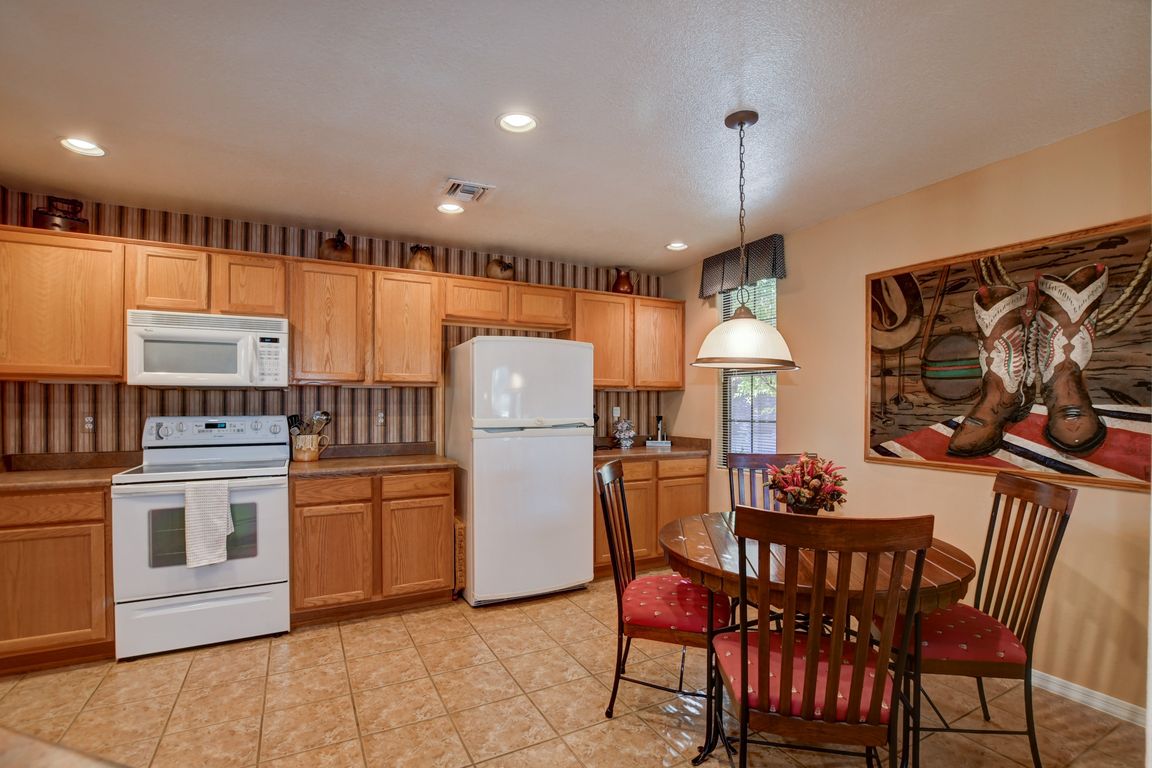 013_Kitchen