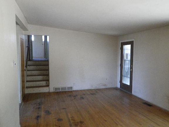 5th image of 998 Hickory Dr