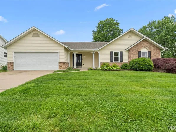2165 Autumn Wood Dr, Saint Charles, MO 63303