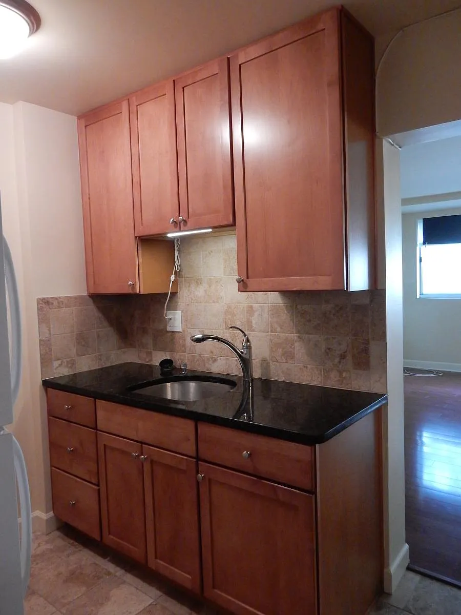 Building Photo - 922 24th St NW #219