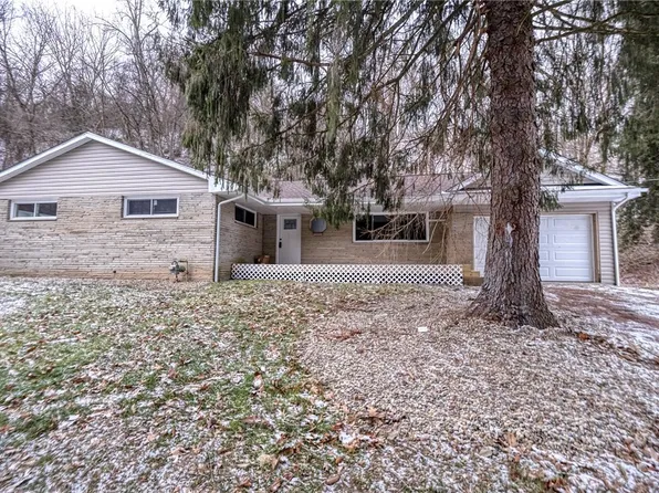 11 Brook St #A, Coraopolis, PA 15108