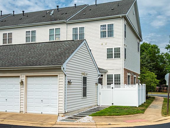 5th image of 42445 Greenside Dr