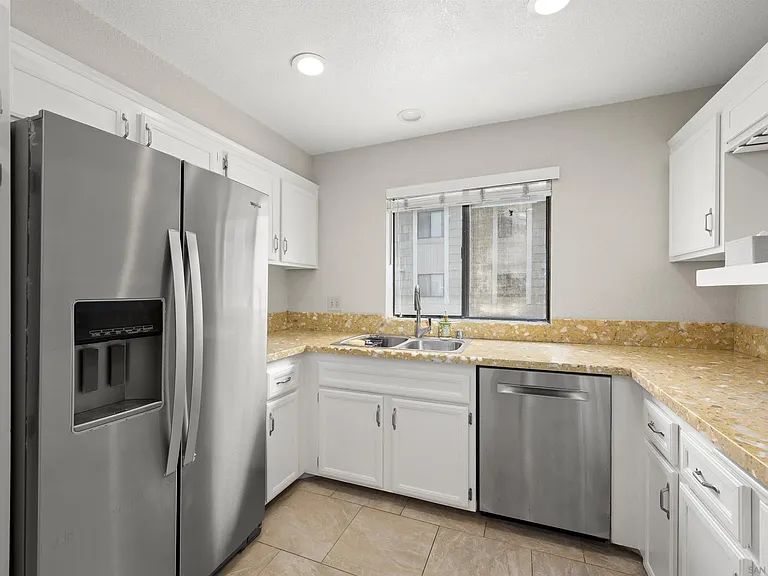 4064 Mahaila Ave #C — Photo 13