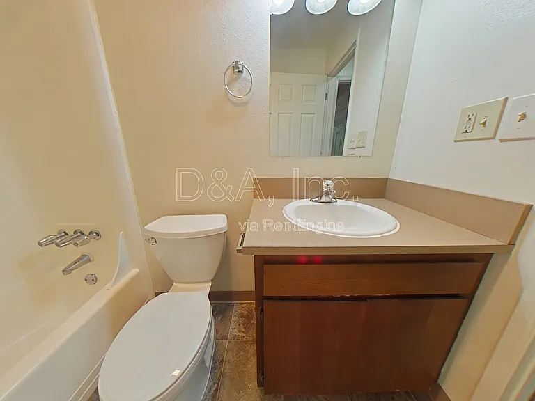 437 NW 11th St #3 — Photo 10