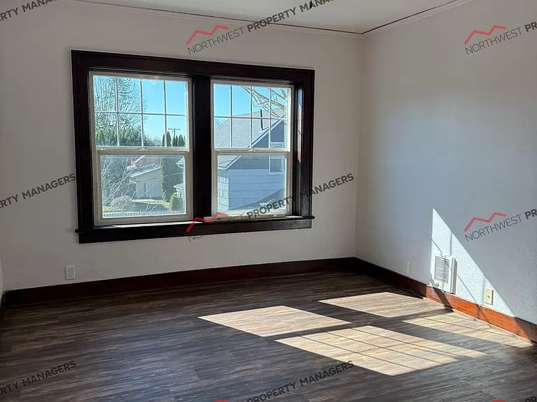 509 N Rock St — Photo 5