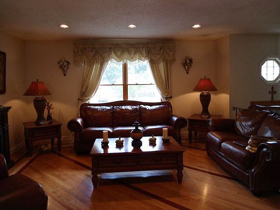 2nd image of 6894 Glenwood Ln