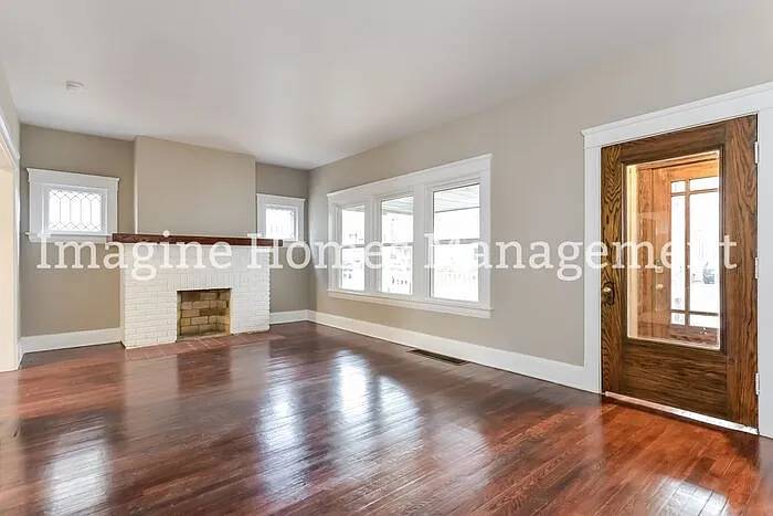 1525 Westwood Ave — Photo 2